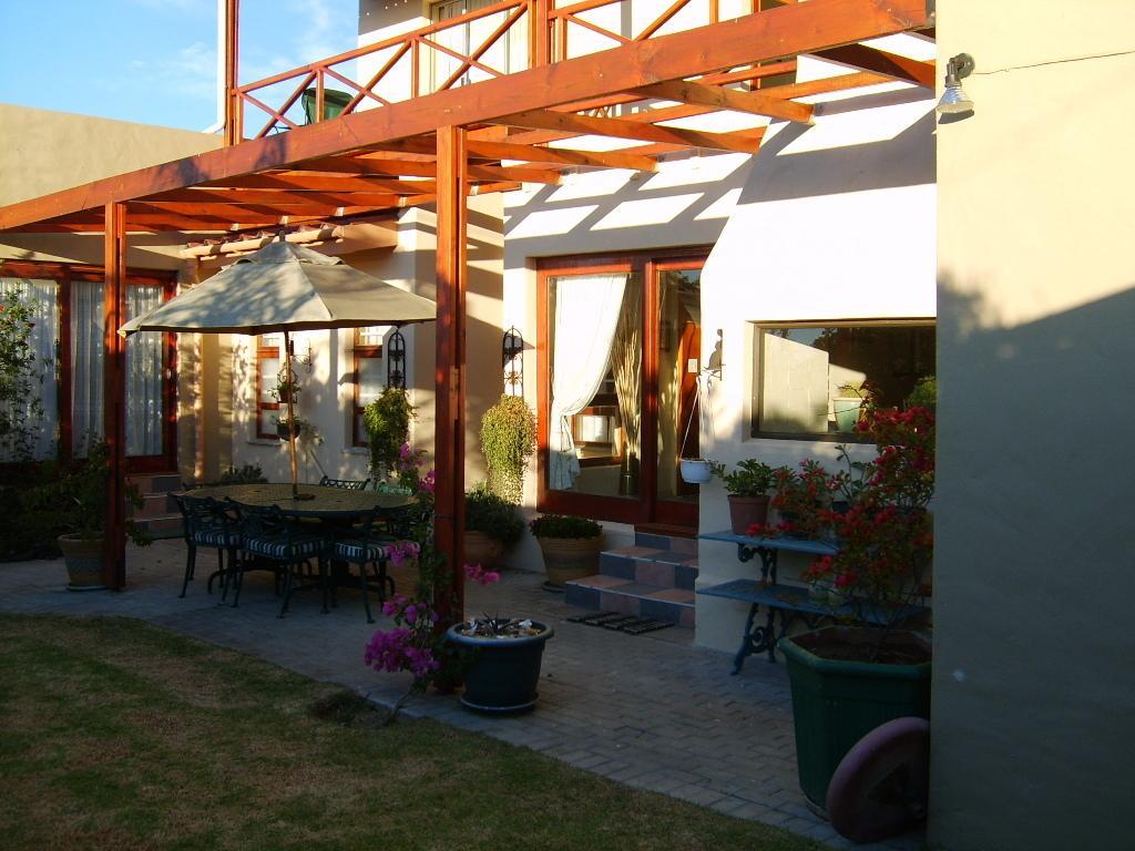 Sir Lambert'S Guesthouse Lambert's Bay Exterior photo